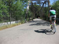 Eric approaches the Lambert Bridge  » Click to zoom ->
